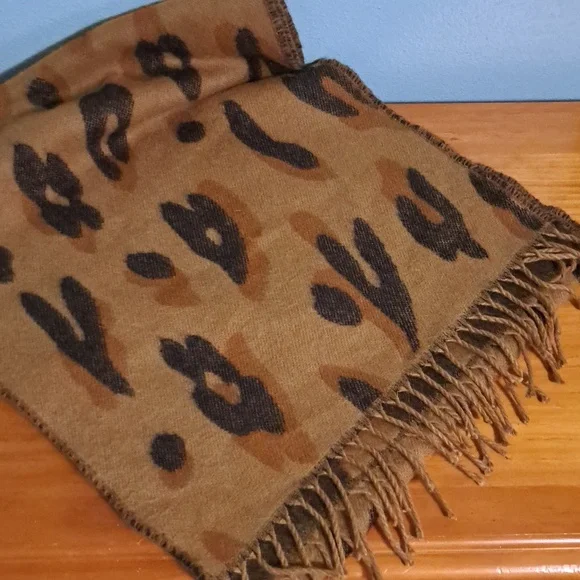 Madewell soft animal print scarf 80 x 16 inch acrylic - Picture 5 of 5